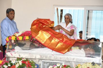 Celebs Pay Condolences to C Narayana Reddy